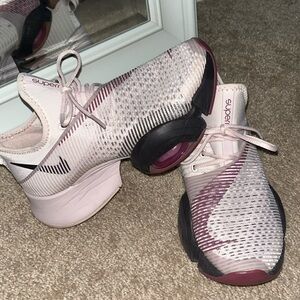 Nike sneakers 6 women’s